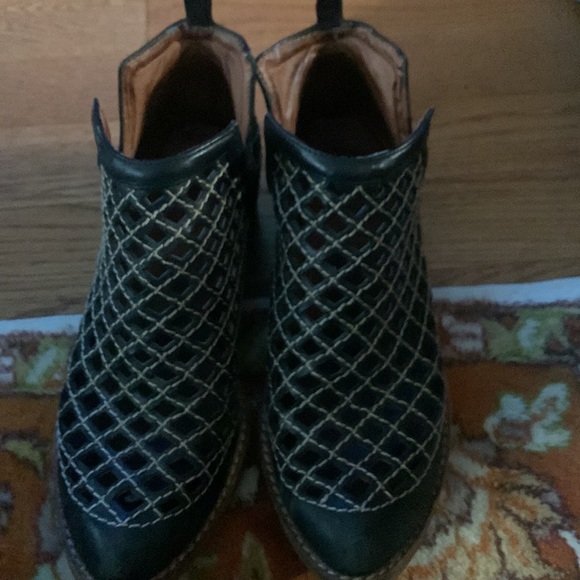 Jeffrey Campbell Black Booties - Picture 3 of 8